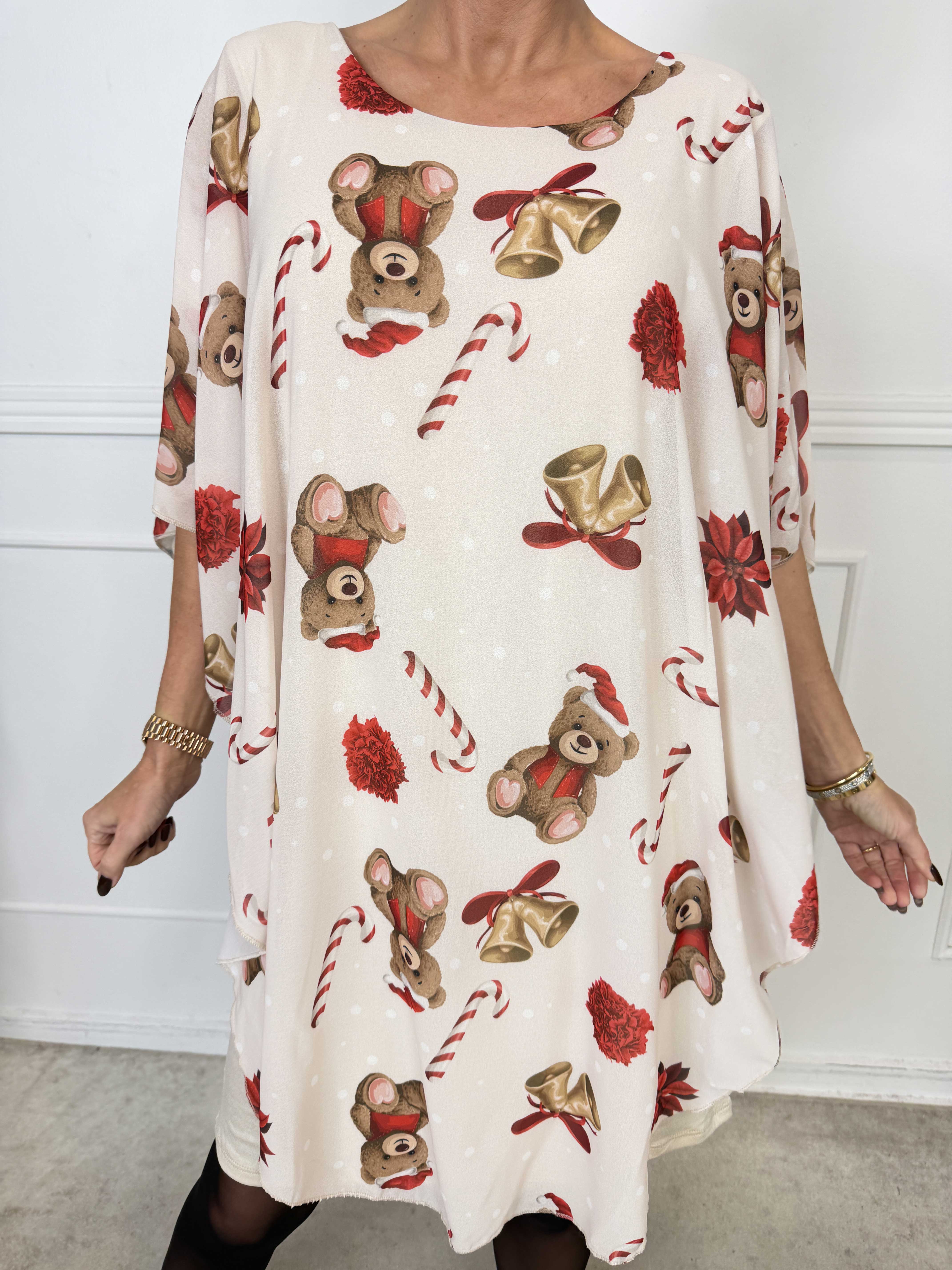 Kenya Kandis - Tunikaklänning i plus size med fina chiffonlager och charmiga julmotiv